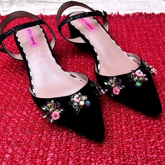 Betsey Johnson Knox Black Low Heels with Jeweled Floral Embellishments 9.5M - Picture 1 of 7